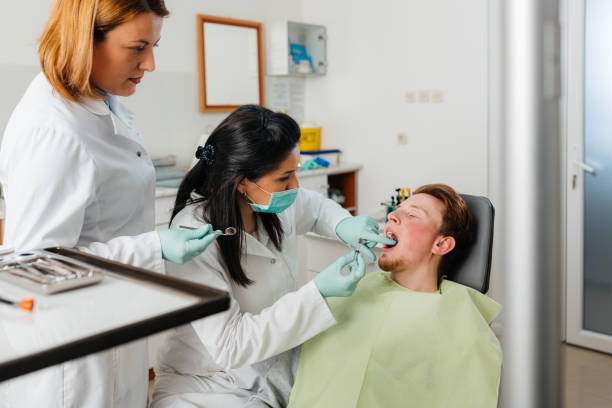 Best Emergency Wisdom Tooth Extraction in Fuller Heights, FL